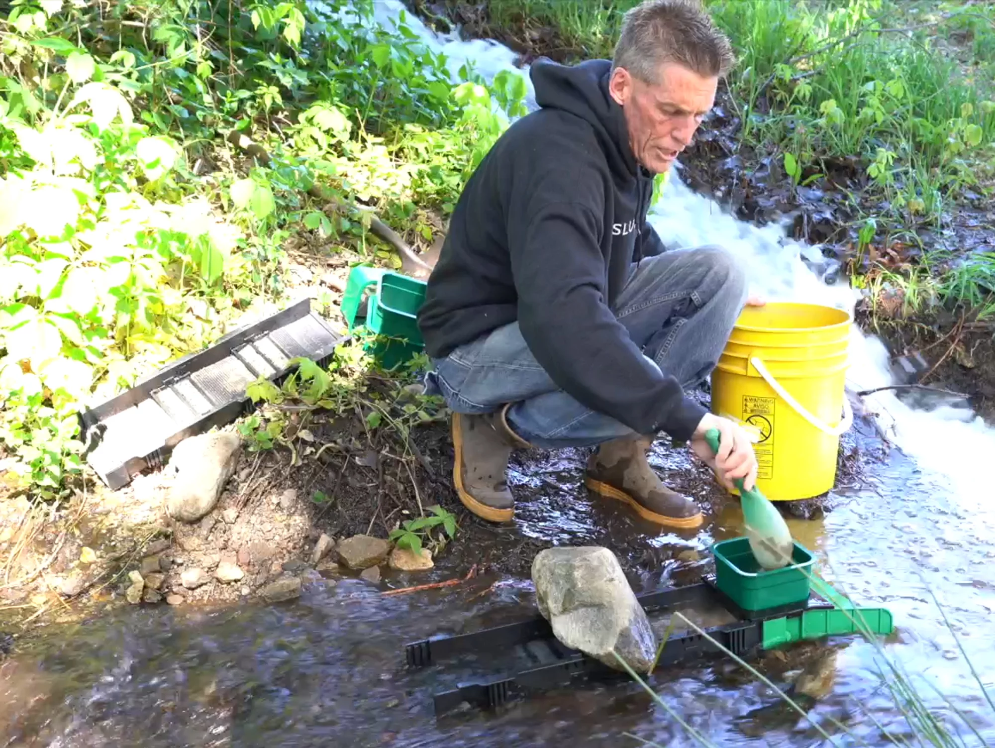 Sluice Fox 31 inch Sluice Box Compact Gold Panning Kit; portable sluice box and 5 classifier sifting pans; huntley spoon; paydirt scoop; classify while you sluice with this patented prospecting tool s - Curated Treasures Market