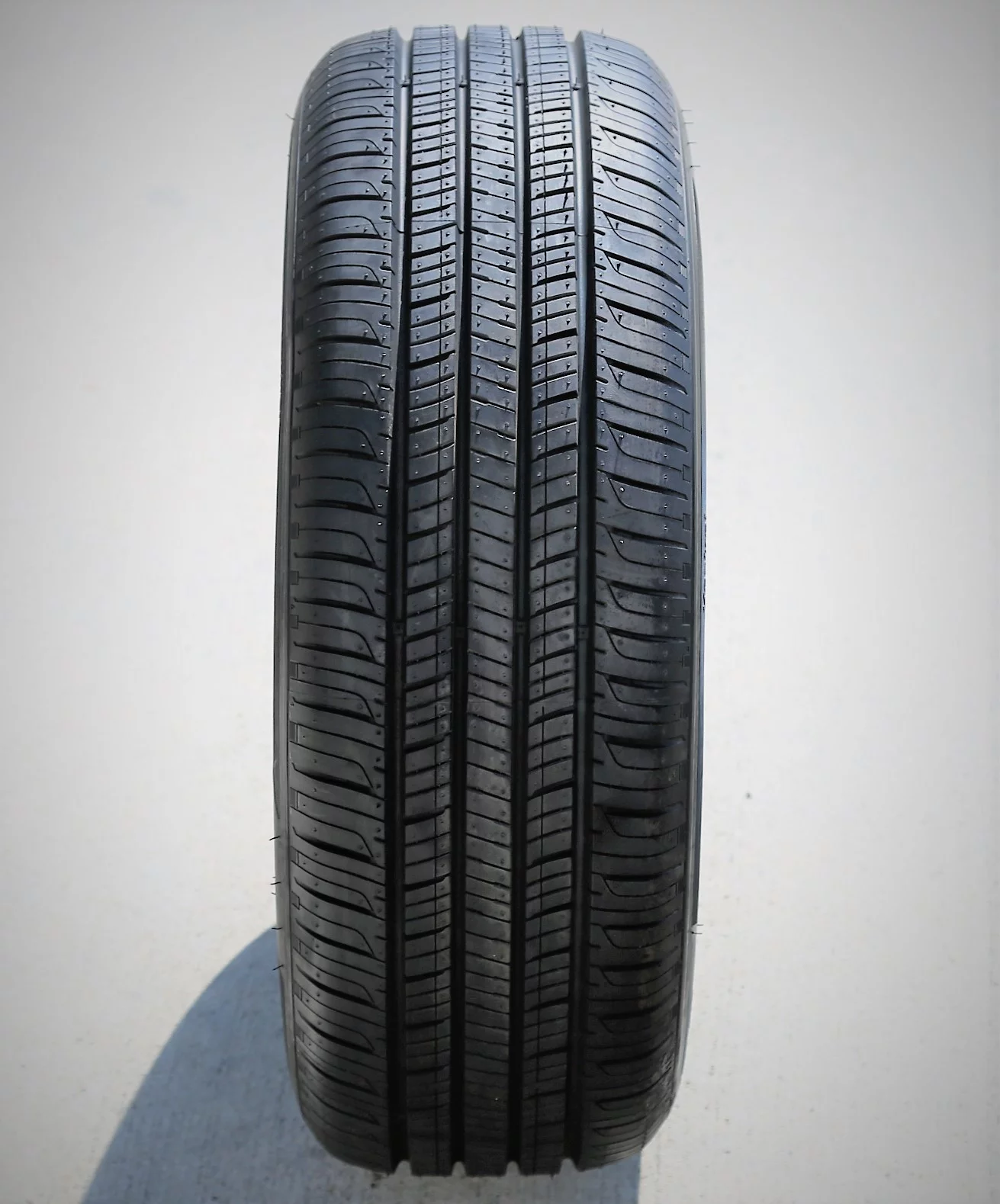 Hankook Kinergy GT (H436) All Season 215/55R16 93H Passenger Tire