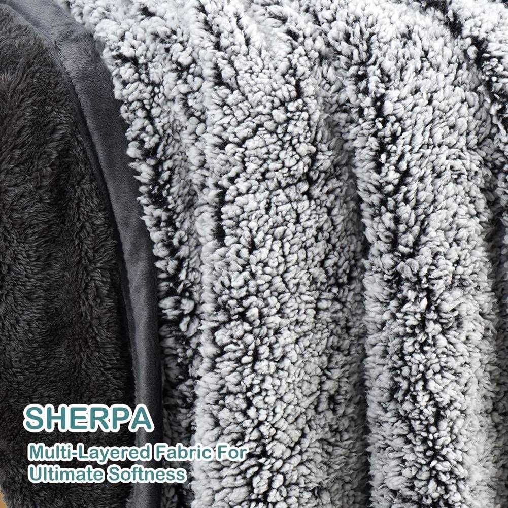 Waterproof Dog Blanket Soft Fluffy Plush Pet Blanket with Liquid Pee Proof Reversible Sherpa Couch Bed Cover Protector Throw Blanket for cats & Dogs