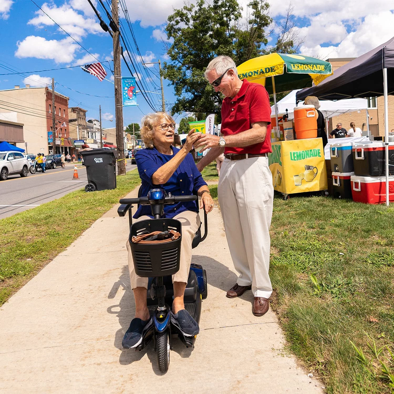 Pride Mobility Go-Go Elite Traveller 3-Wheel SC40E w/ 18 AH Mobility Scooter, Red