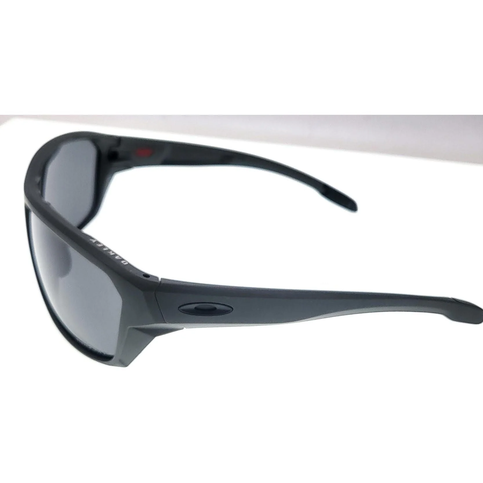 Oakley Splitshot Prizm Sapphire Iridium Polarized Lenses Matte Carbon Frame