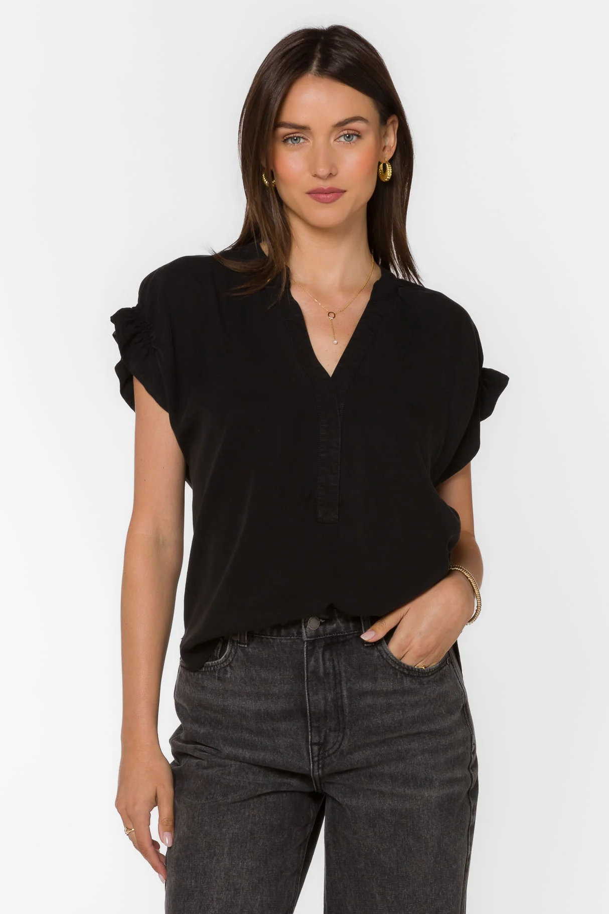 Avery Black Top