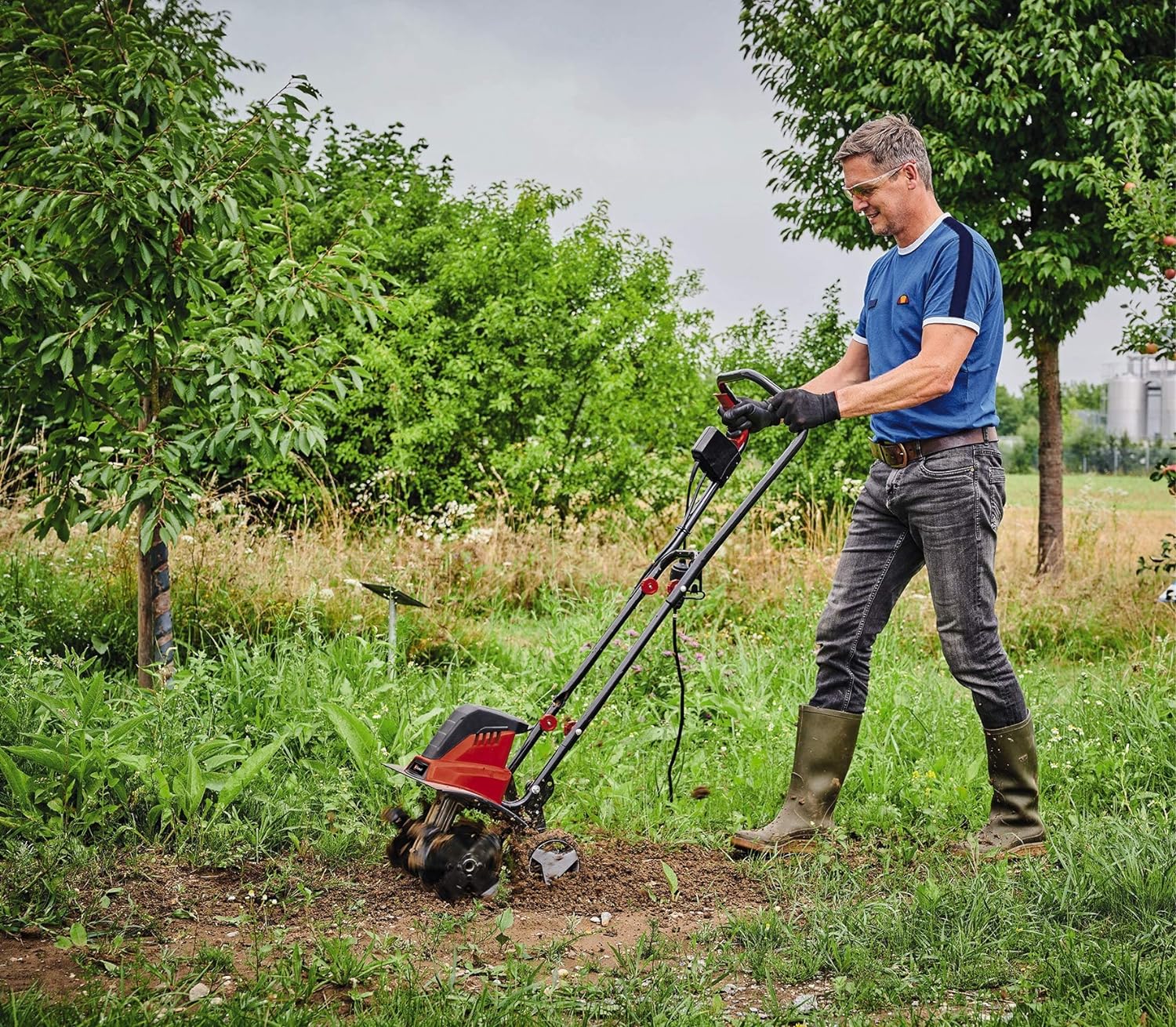 Einhell GC-RT 1545 M electric tiller (1,500 W power, serial motor, 2-point safety switch, anti-overload clutch, folding handlebars, robust tillers)