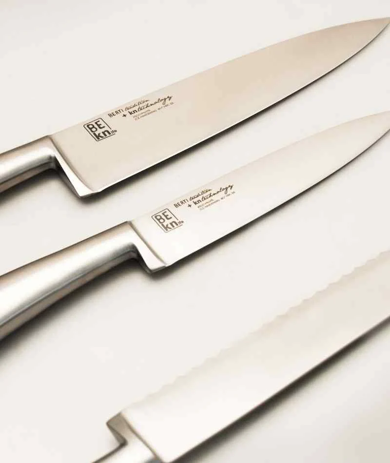 Coltello corto e curvo per verdure