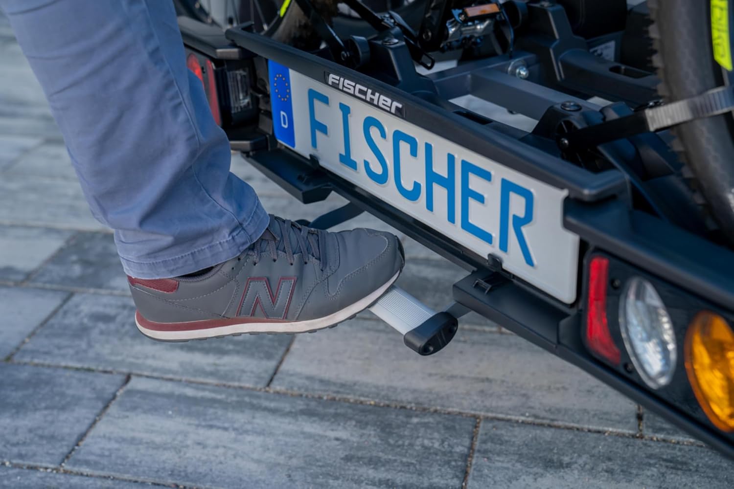Fischer Kupplungs-Fahrradträger ProlineEvo 2, für 2 Fahrräder bis 60kg Nutzlast, E-Bike geeignet, vormontiert, abschließbar, faltbar