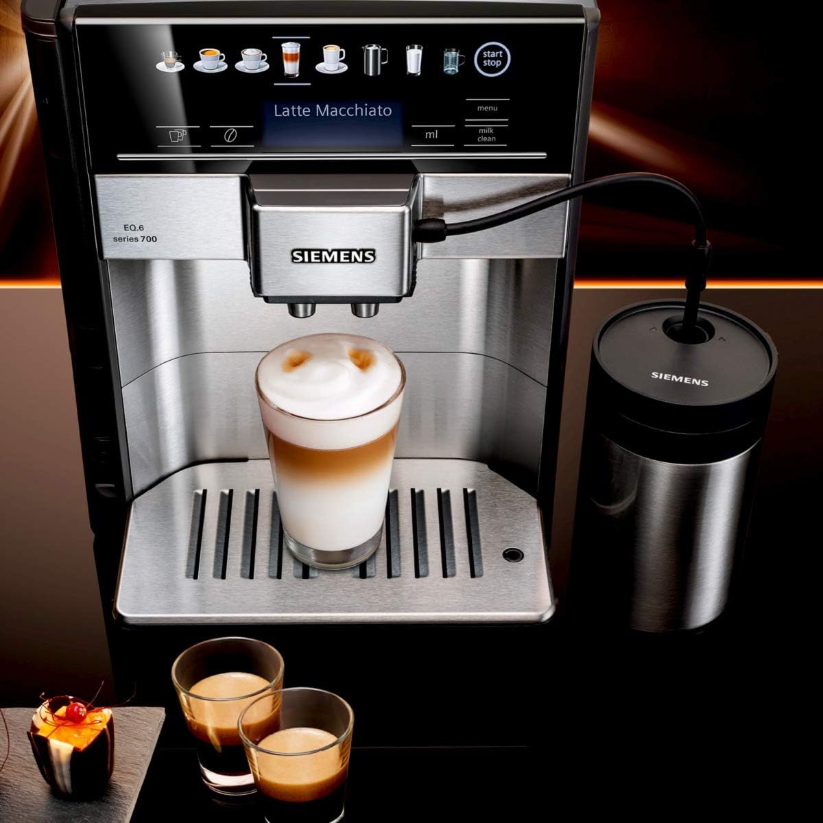 SIEMENS Kaffeevollautomat EQ6 plus s300 TE653501DE, für viele Kaffeespezialitäten, Milch-Aufschäumdüse, Keramikmahlwerk, Doppeltassenfunktion, Antikalk, automatische Dampfreinigung, 1500 W, silber