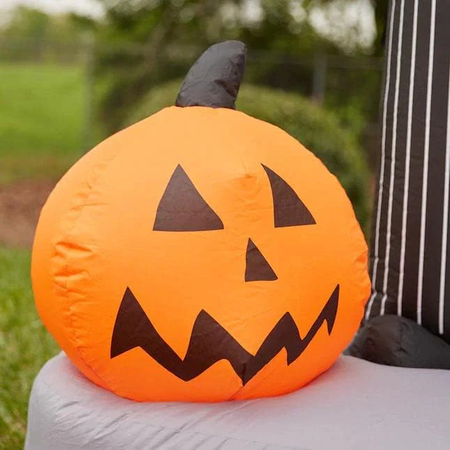 7ft Jack Skull and Sally Hills Scene