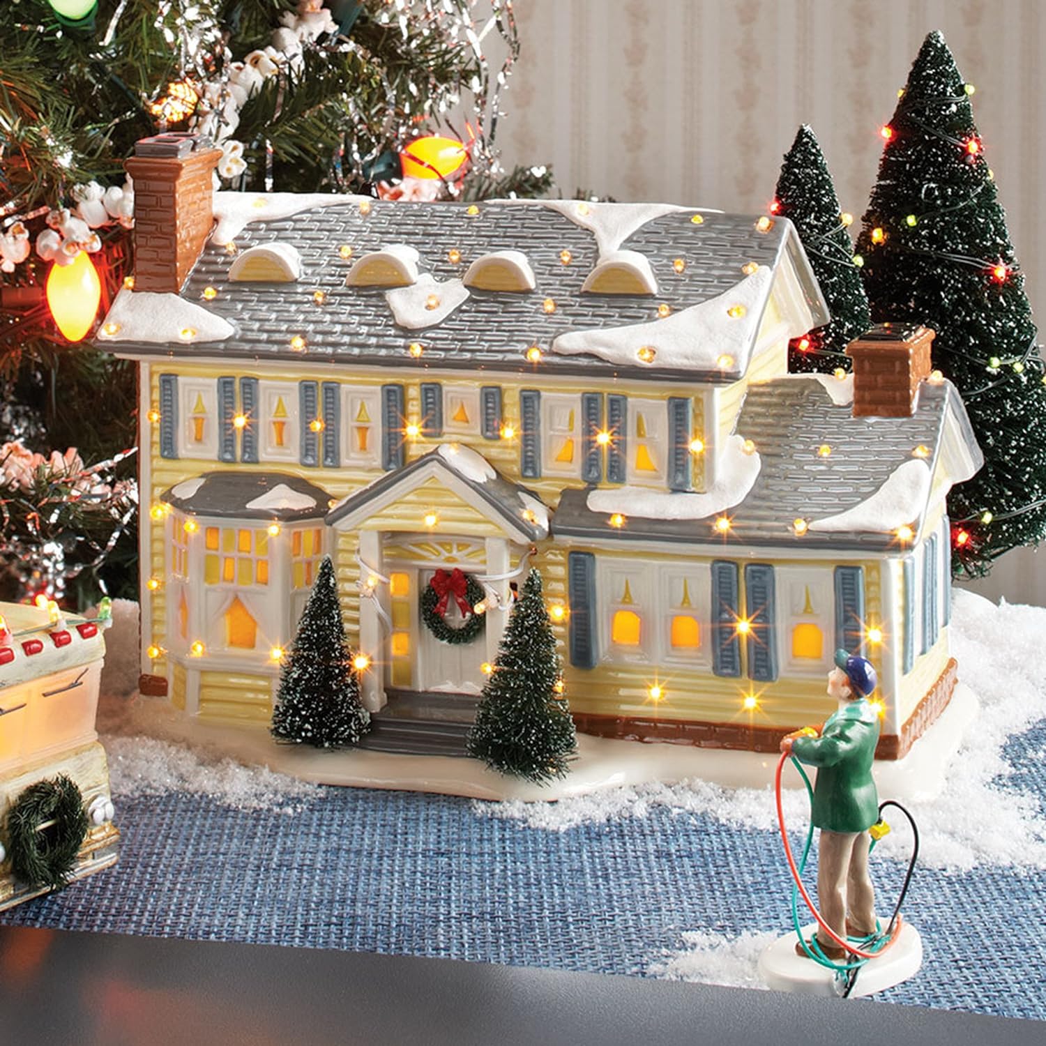 Snow Village National Lampoon's Christmas Vacation Griswold Vacation Home Lighted Architecture, 7.48