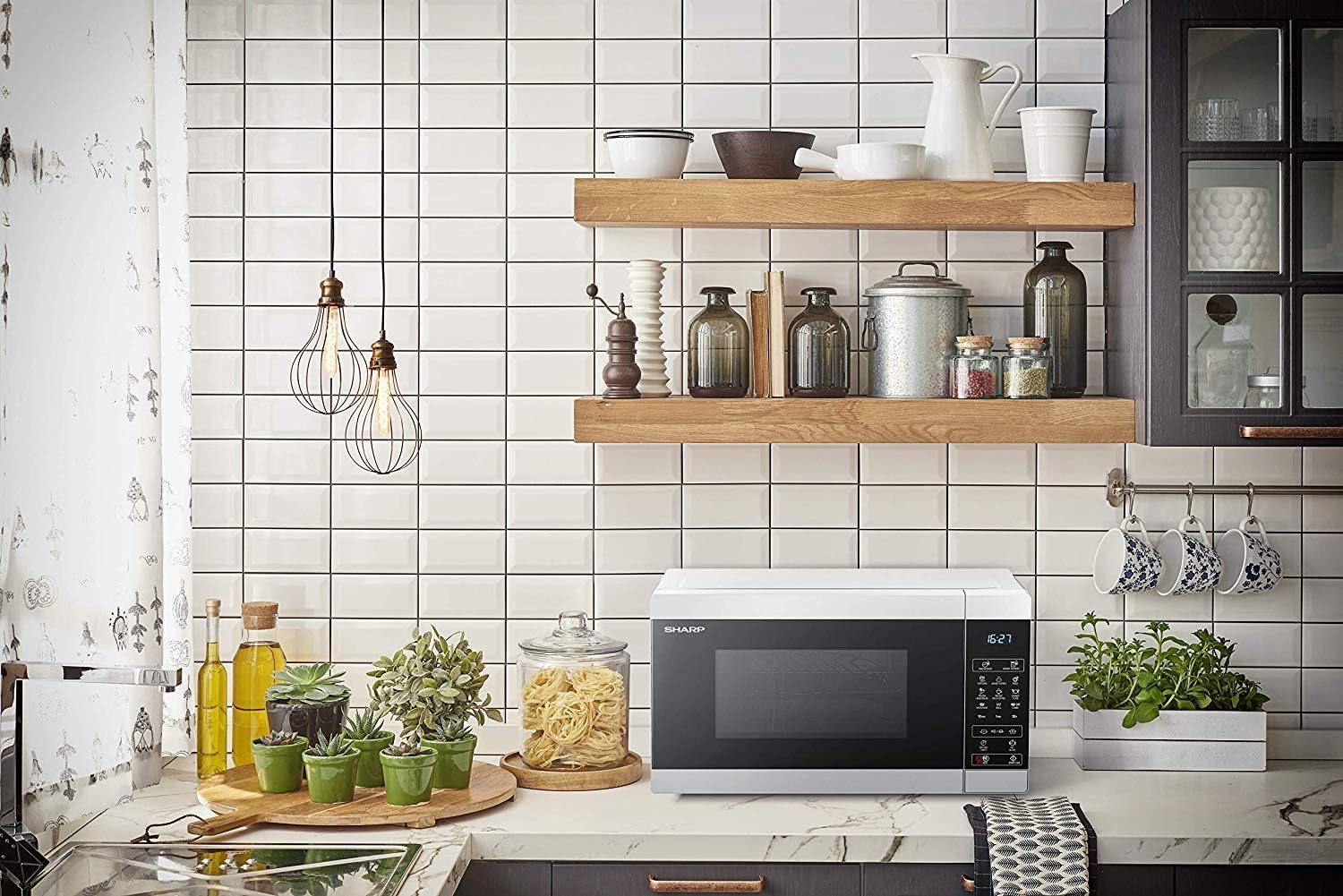 Sharp YC-MS51EB Micro-ondes sans grill de 25 litres, contrôle numérique, micro-ondes: 900 W, 5 niveaux de puissance micro-ondes, plaque tournante, serrure enfant, fonction ECO, couleur noire.