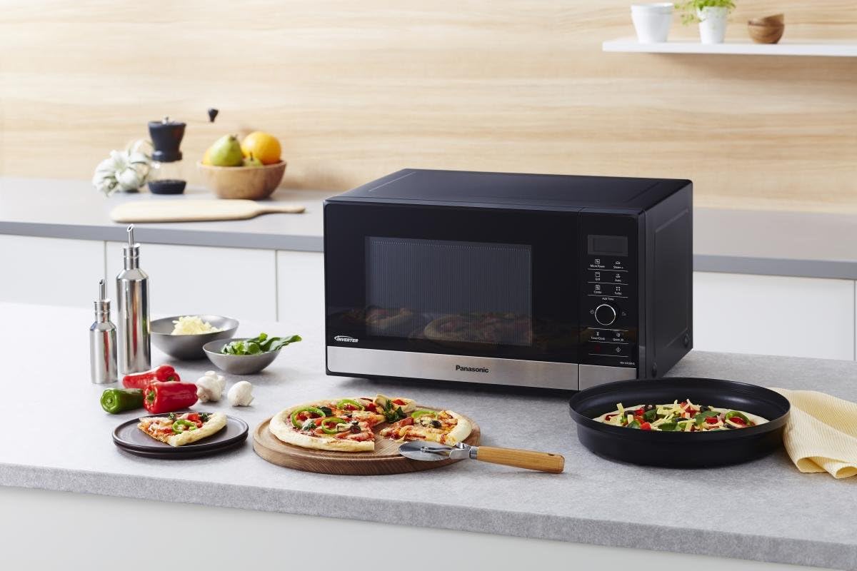 Panasonic Four à micro-ondes NN-GD38HSGTG avec grill (1000 W, cuiseur à vapeur, four à micro-ondes combiné, plaque à pizza, 23 litres) en acier inoxydable noir