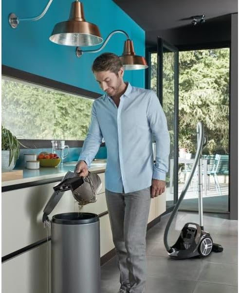 Rowenta Silence Force Cyclonic Aspirateur sans sac, Aspirateur traineau, Performant, Silencieux, Elégant, Capacité 2,5 L, Accessoires poils d'animaux, Fabriqué en France RO7260EA