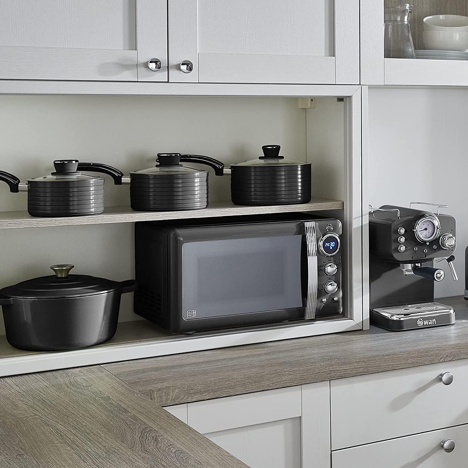 Swan Retro SM22030GRNEU Micro-ondes Numérique 20L, 5 Niveaux de Puissance, Fonction Décongélation, Minuterie 60 Minutes, Porte à Effet Miroir, Plateau Tournant 27cm, Design Vintage, Gris, 800W