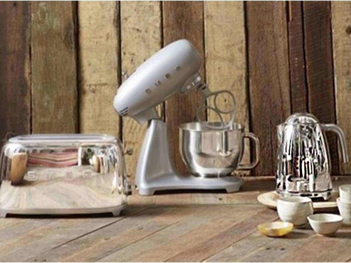 Smeg, Bouilloire à Température Variable KLF04BLEU 1,7 L, Plusieurs Température, Filtre Anticalcaire Lavable, Arrêt Automatique de Sécurité, Indicateur de Niveau d'Eau, Range Câble, 2400W, Noir