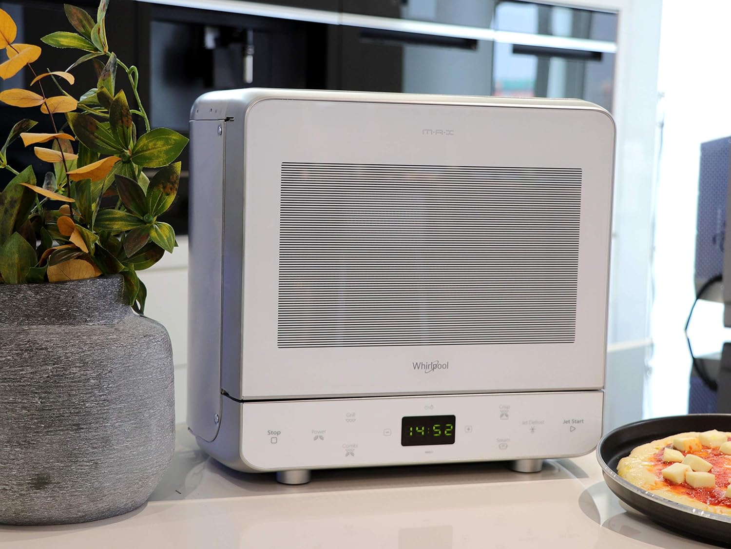 Whirlpool Max 39 WSL - Four à micro-ondes et grill, 13 litres, argenté, avec cuit-vapeur, grille haute, assiette avec poignée amovible pour fonction Crisp, silencieux (0 décibel), en acier, blanc