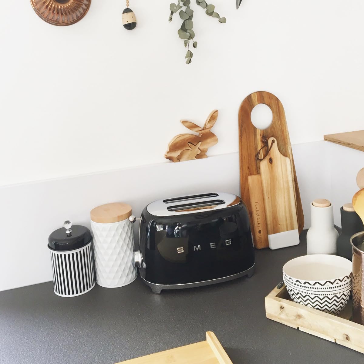 Smeg, Grille-pain 2 Tranches TSF01UJEU, 2 Fentes 36 mm, 6 Niveaux de Brunissage, Fonction Chauffage, Décongélation et Bagel, Éjection Automatique du Pain, Ramasse Miettes, 950 W, Royaume-Uni