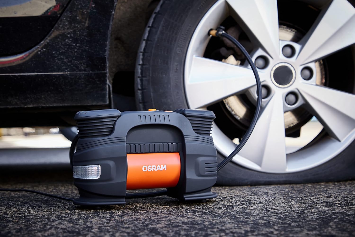 OSRAM TYREinflate Connect 650, compresseur de pneu numérique avec arrêt automatique et lumière LED, compresseur portable 12V pour pneus de voiture, connexion électrique via allume-cigare