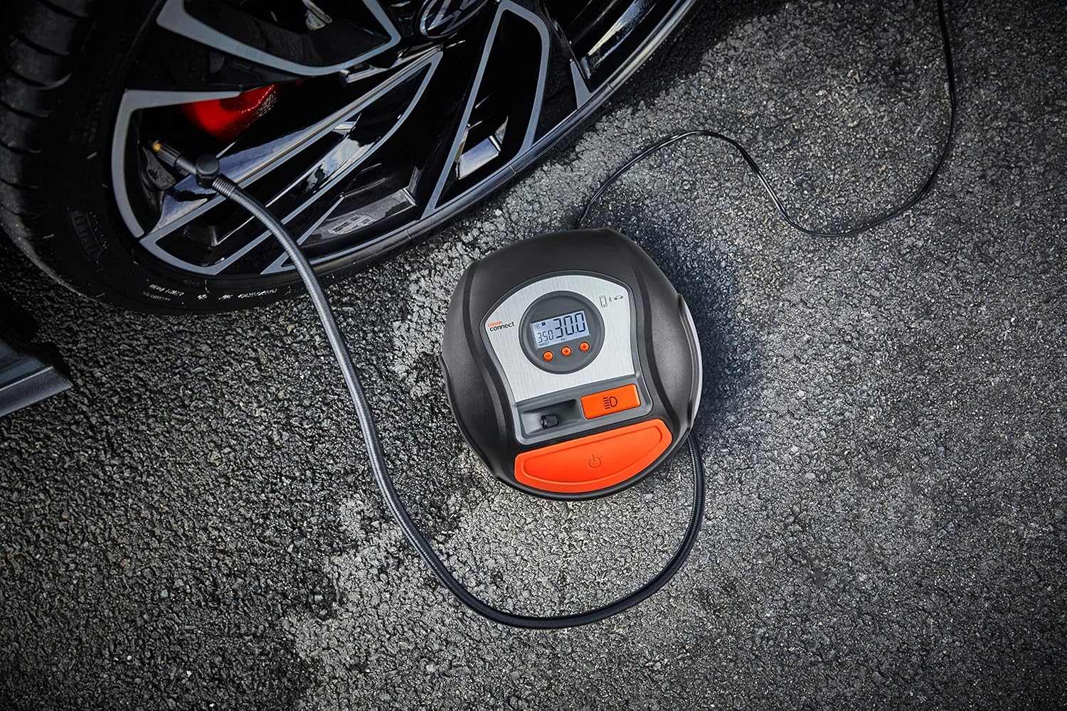 OSRAM TYREinflate Connect 650, compresseur de pneu numérique avec arrêt automatique et lumière LED, compresseur portable 12V pour pneus de voiture, connexion électrique via allume-cigare