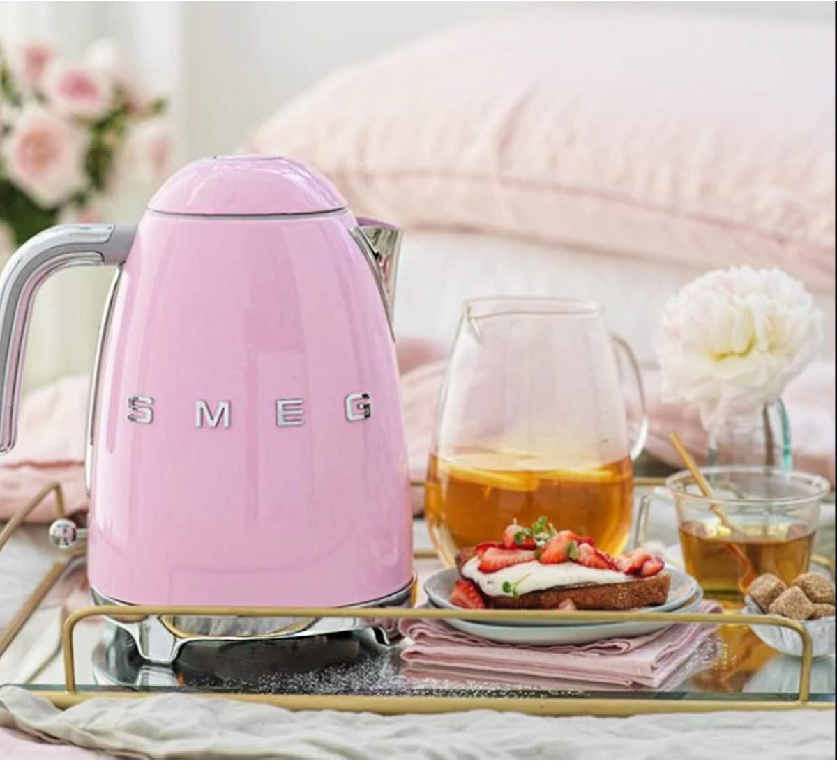 Smeg, Bouilloire à Température Variable KLF04BLEU 1,7 L, Plusieurs Température, Filtre Anticalcaire Lavable, Arrêt Automatique de Sécurité, Indicateur de Niveau d'Eau, Range Câble, 2400W, Noir