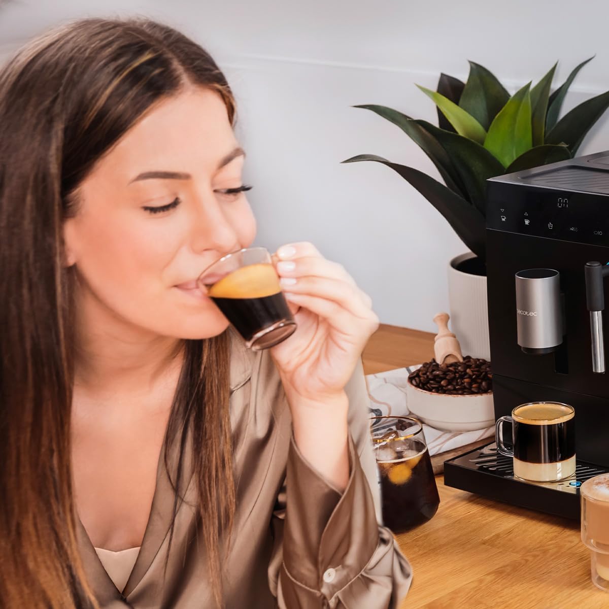 Cecotec Cafetière Compacte Superautomatique avec Cuiseur Vapeur Compact Cremmaet. 1350W, 19 Barres, Système Thermoblock, Réservoir de Grains de Café de 150gr avec Broyeur et 1,1 L d'Eau