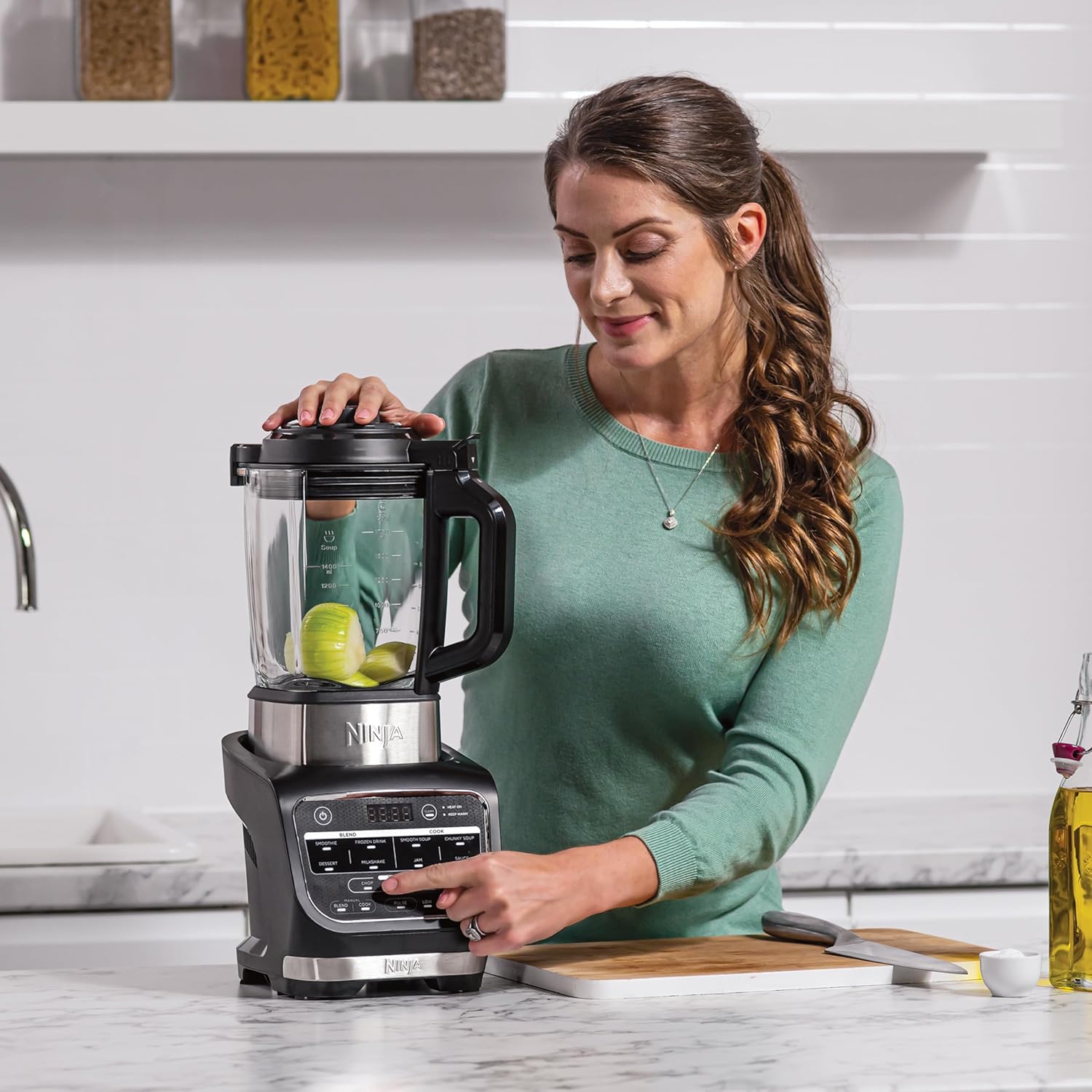 Ninja Foodi Mixeur & Soupe, 10 Programmes Auto-iQ, Verre 1.7L, Mixeur Chaud et Froid, Elément Chauffant Intégré, Programme de Nettoyage et Brosse, 1000W, Noir HB150EU