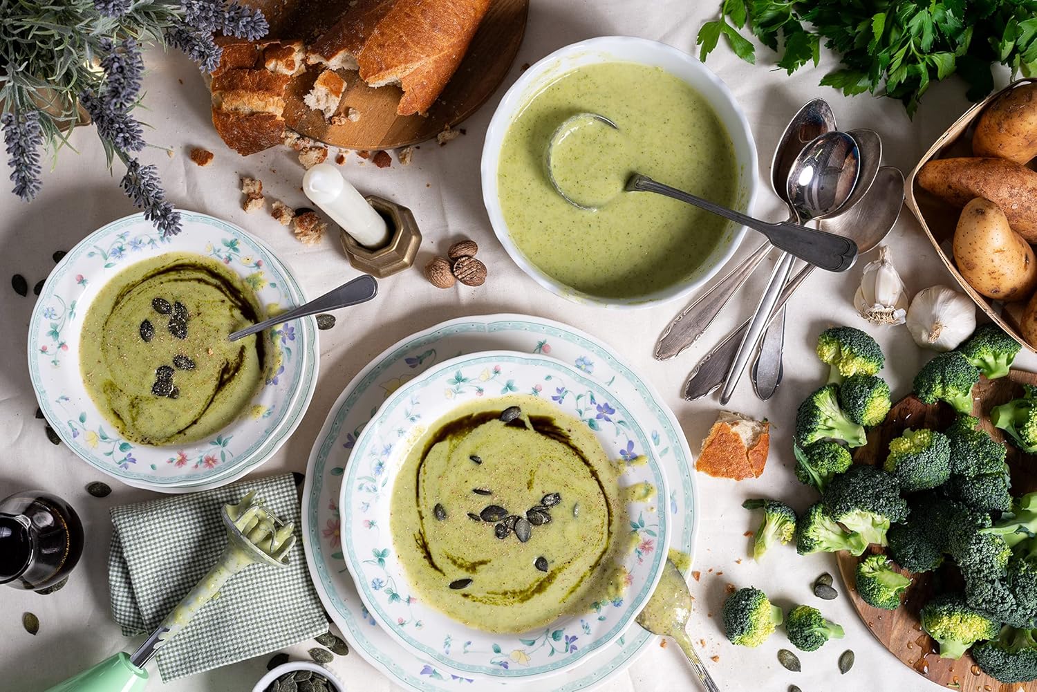 bamix Set avec mixeur plongeant M350 MAXX avec couteau étoile et hachoir, disques fouet et mélangeur en inox, 350 W, 2 vitesses, Fabriqué en Suisse, Noir/Chromé