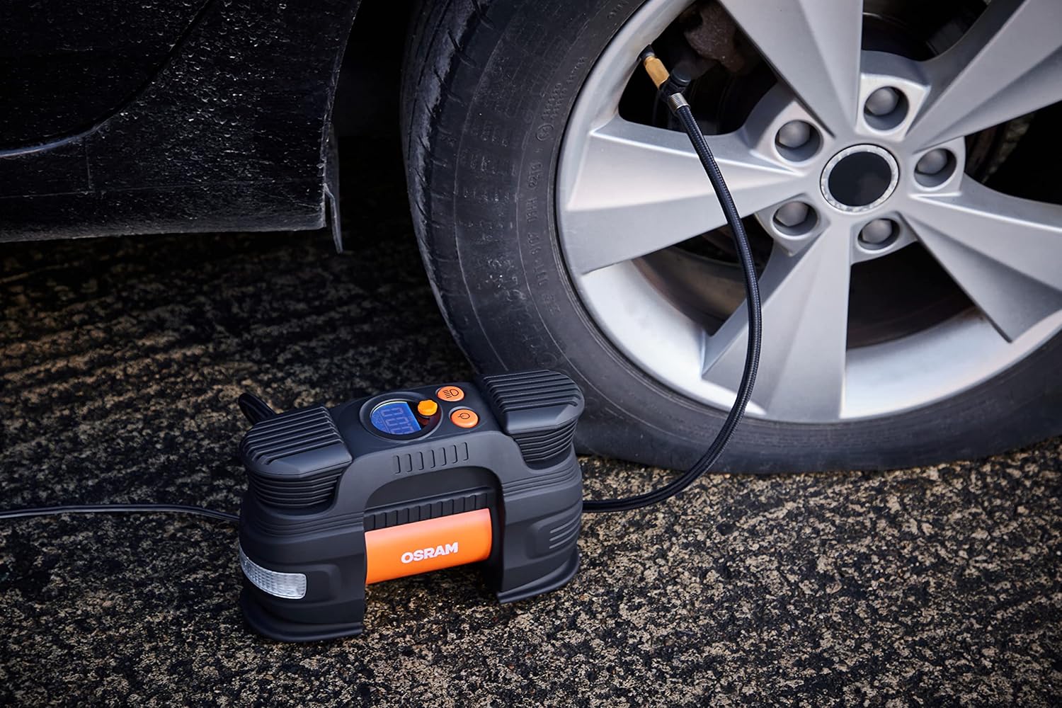 OSRAM TYREinflate Connect 650, compresseur de pneu numérique avec arrêt automatique et lumière LED, compresseur portable 12V pour pneus de voiture, connexion électrique via allume-cigare