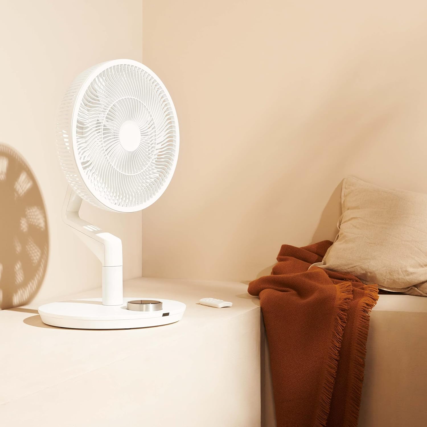 Duux whisper Flex Ultimate Blanc - Ventilateur sur pied - Ventilateur silencieux sur pied avec mode nuit et minuterie - Contrôle télécommande et smartphone - Batterie incluse