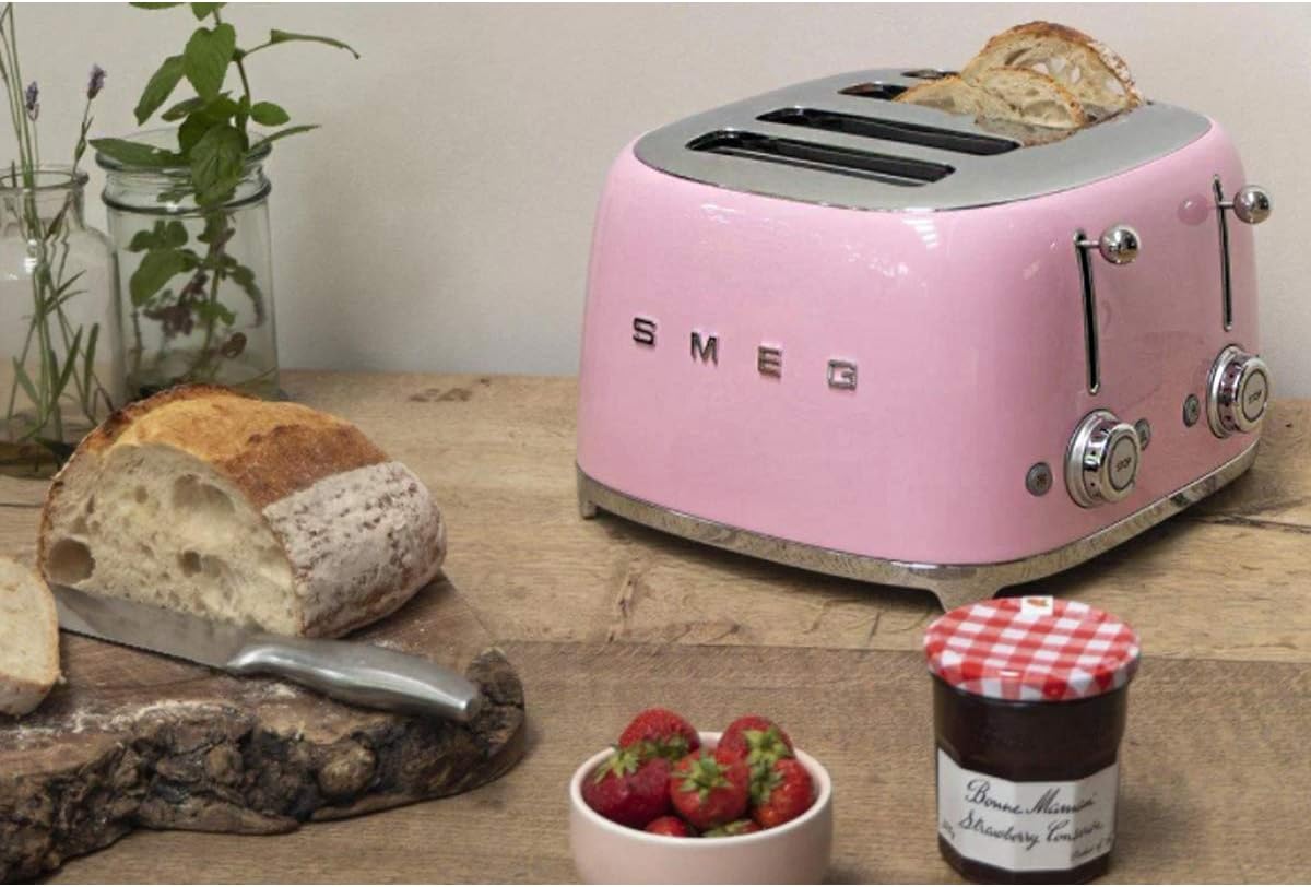 Smeg, Grille-pain 4 Tranches TSF03BLEU, 4 Fentes 36 mm, 6 Niveaux de Brunissage, Fonction Chauffage, Décongélation et Bagel, Éjection Automatique du Pain, 2 Ramasse Miettes, 2000 W, Noir