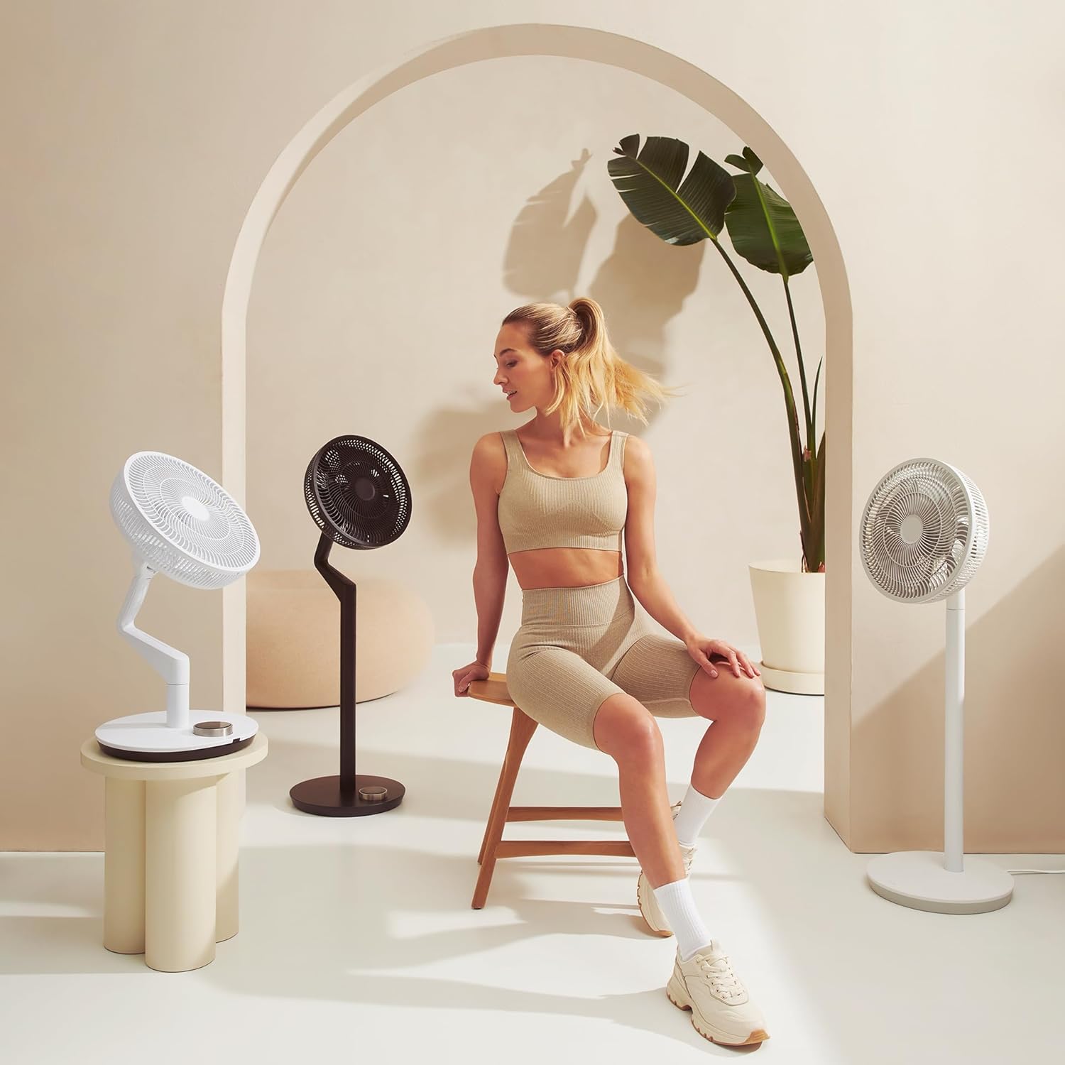 Duux whisper Flex Ultimate Blanc - Ventilateur sur pied - Ventilateur silencieux sur pied avec mode nuit et minuterie - Contrôle télécommande et smartphone - Batterie incluse