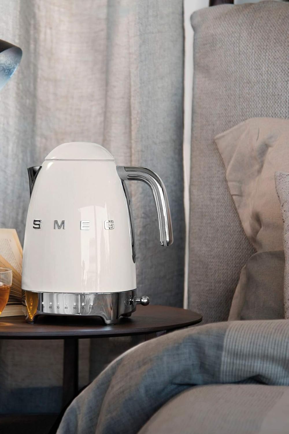 Smeg, Bouilloire à Température Variable KLF04BLEU 1,7 L, Plusieurs Température, Filtre Anticalcaire Lavable, Arrêt Automatique de Sécurité, Indicateur de Niveau d'Eau, Range Câble, 2400W, Noir