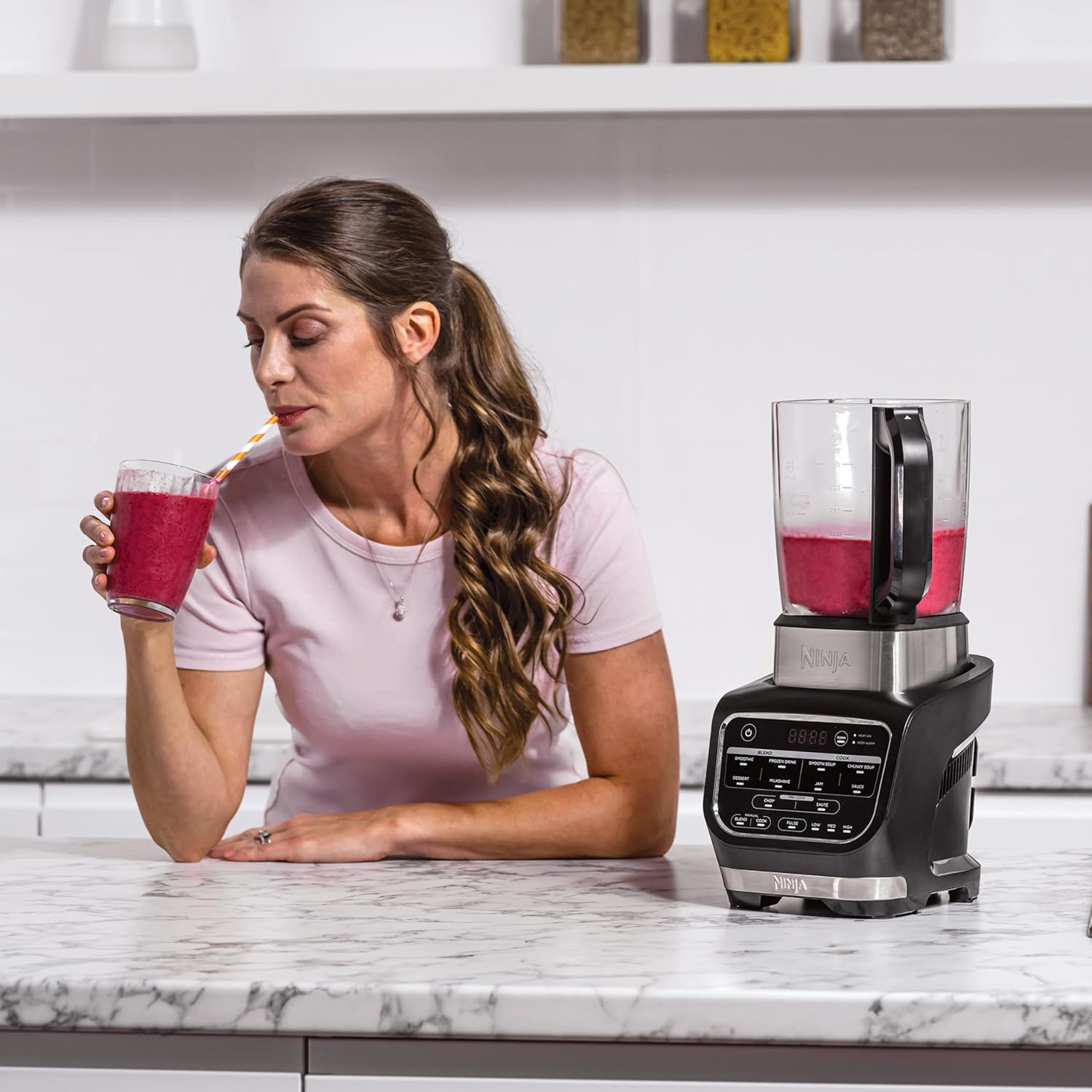 Ninja Foodi Mixeur & Soupe, 10 Programmes Auto-iQ, Verre 1.7L, Mixeur Chaud et Froid, Elément Chauffant Intégré, Programme de Nettoyage et Brosse, 1000W, Noir HB150EU