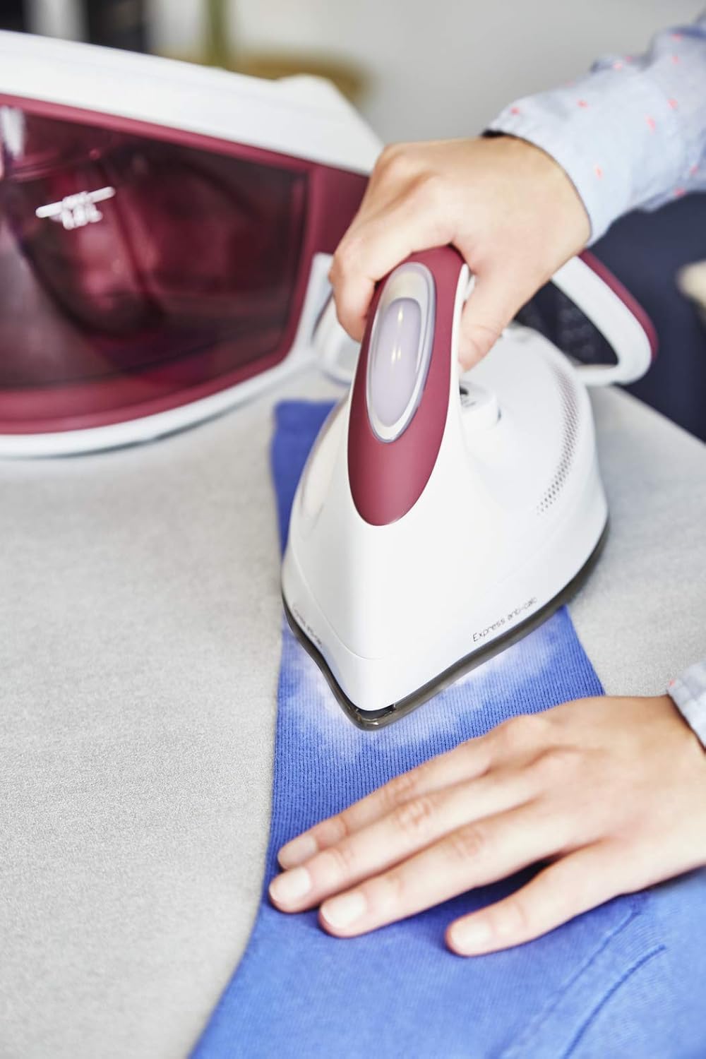 Calor Centrale Vapeur Express Anti-calc, Fonction Pressing 450 g/min, Collecteur de Calcaire Exclusif, Technologie Sans Réglages SV8055C0