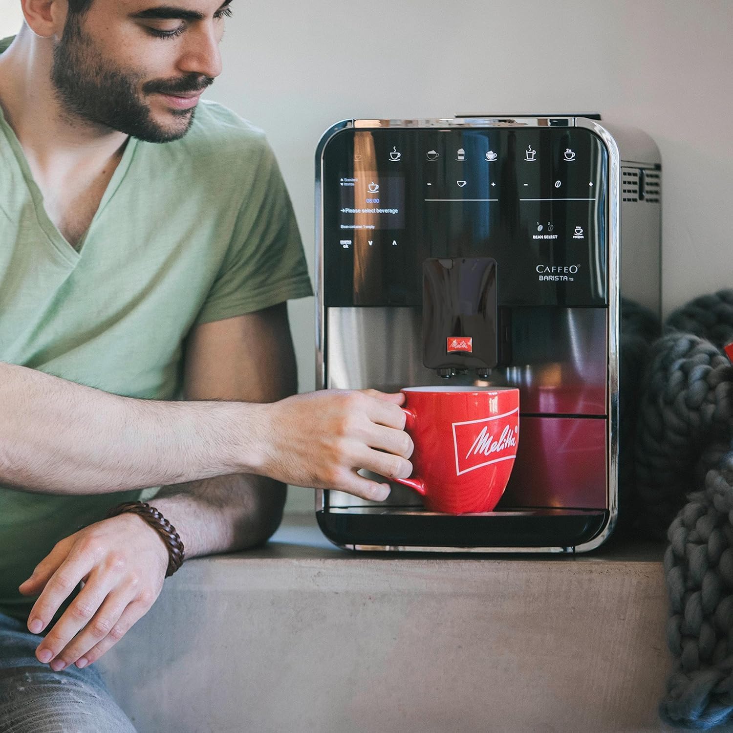 Melitta Barista T Smart Argent, Machine à Café à Grain avec Broyeur, Connectée, Système One Touch, Double bac à grains, 18 spécialités, Mode 1 à 2 Tasses, Écran Couleur TFT, F831-101