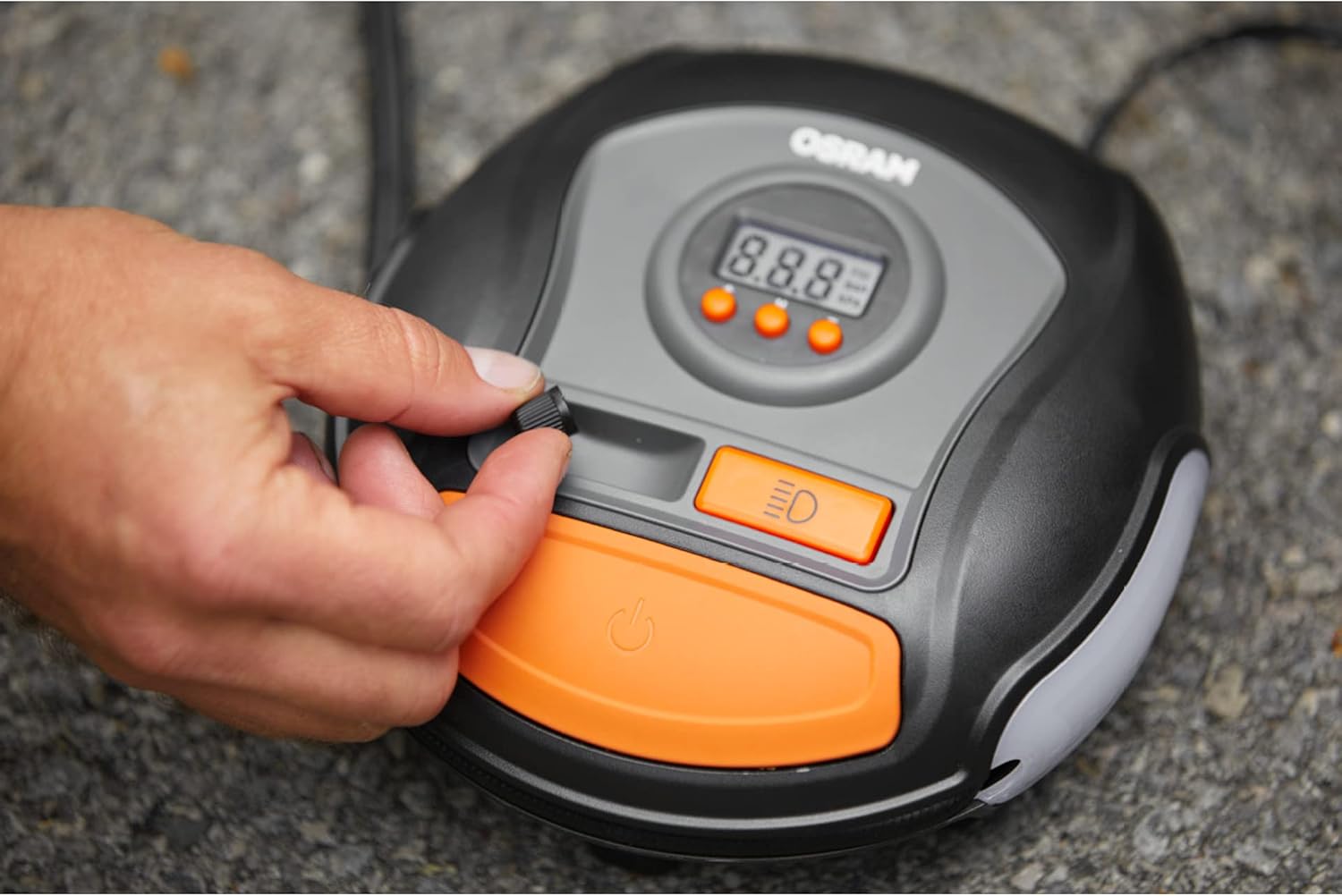 OSRAM TYREinflate Connect 650, compresseur de pneu numérique avec arrêt automatique et lumière LED, compresseur portable 12V pour pneus de voiture, connexion électrique via allume-cigare