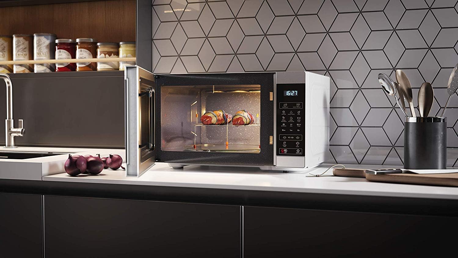 Sharp YC-MS51EB Micro-ondes sans grill de 25 litres, contrôle numérique, micro-ondes: 900 W, 5 niveaux de puissance micro-ondes, plaque tournante, serrure enfant, fonction ECO, couleur noire.