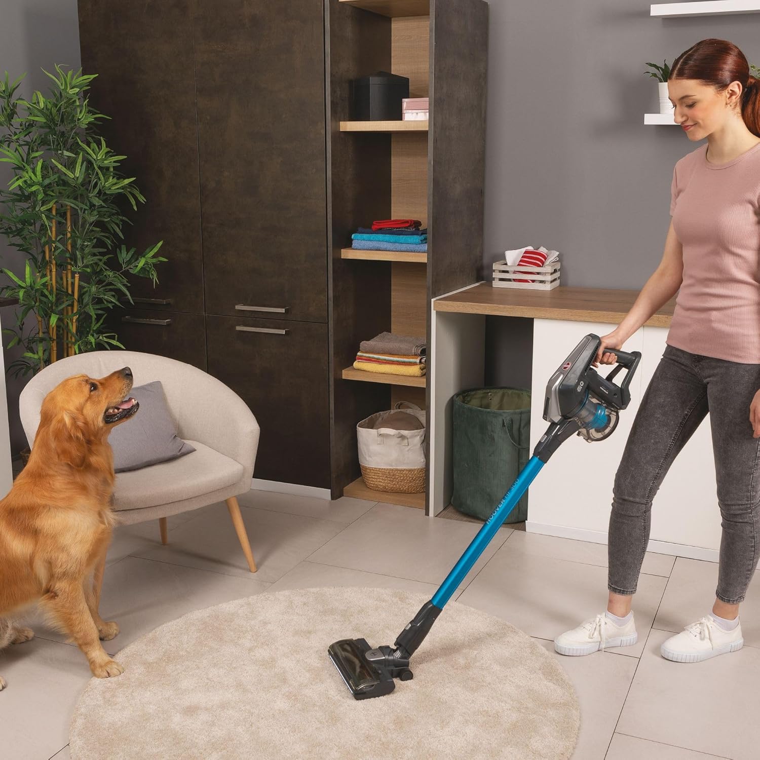 Hoover HF522STP Aspirateur Balai sans Fil Puissant, Grande Autonomie, Rangement Compact, Electrobrosse Anti-emmêlement LED, Turbobrosse Spéciale Animaux, Charge Rapide,Position Park&Go, Bleu Skyfall