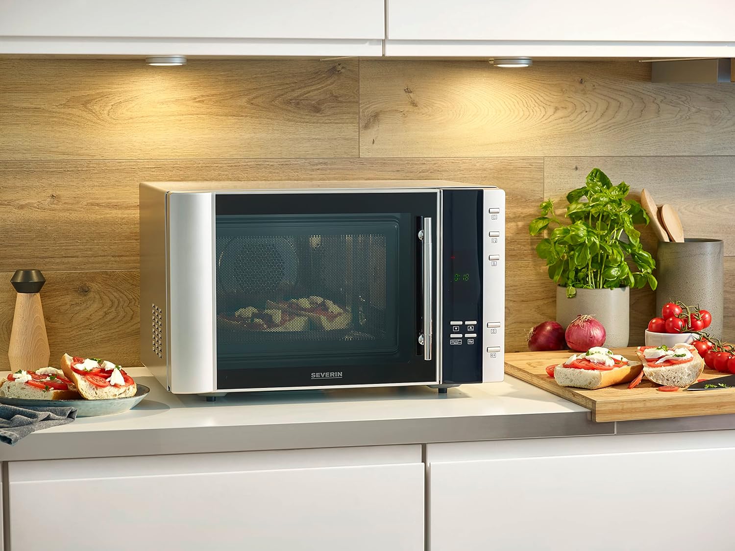 SEVERIN Four à micro-ondes 30 L, 2 500 W, avec fonction gril et chaleur tournante, avec 5 niveaux de puissance, 10 programmes automatiques, Inox/Noir, MW 7775