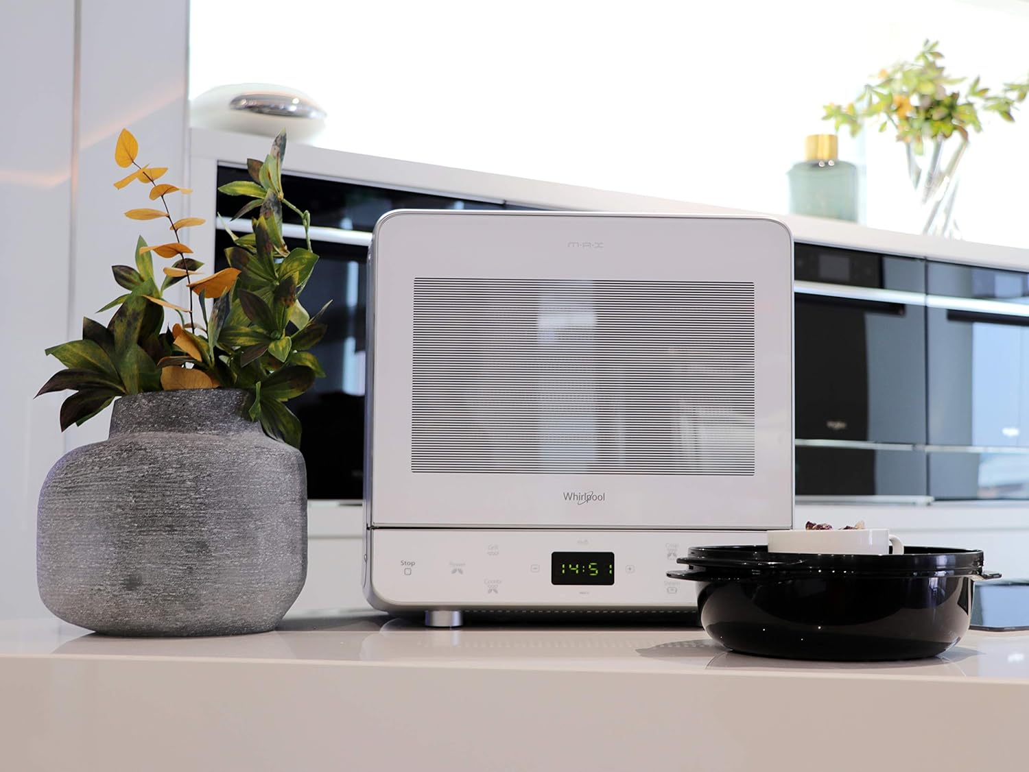 Whirlpool Max 39 WSL - Four à micro-ondes et grill, 13 litres, argenté, avec cuit-vapeur, grille haute, assiette avec poignée amovible pour fonction Crisp, silencieux (0 décibel), en acier, blanc