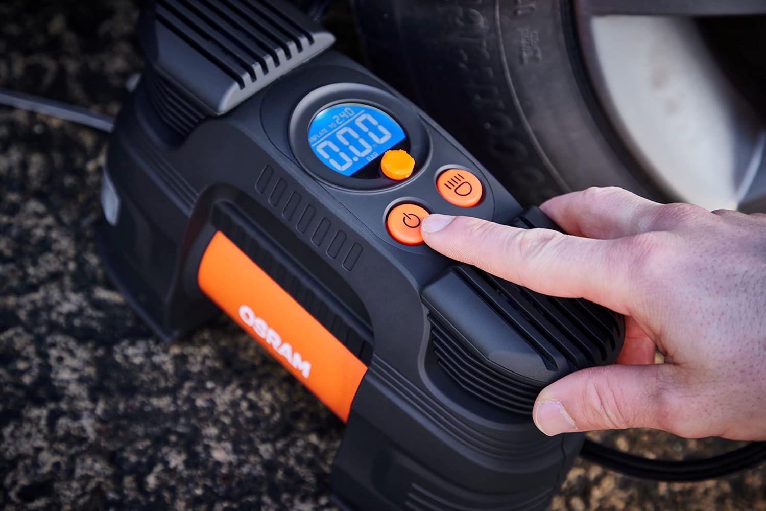 OSRAM TYREinflate Connect 650, compresseur de pneu numérique avec arrêt automatique et lumière LED, compresseur portable 12V pour pneus de voiture, connexion électrique via allume-cigare