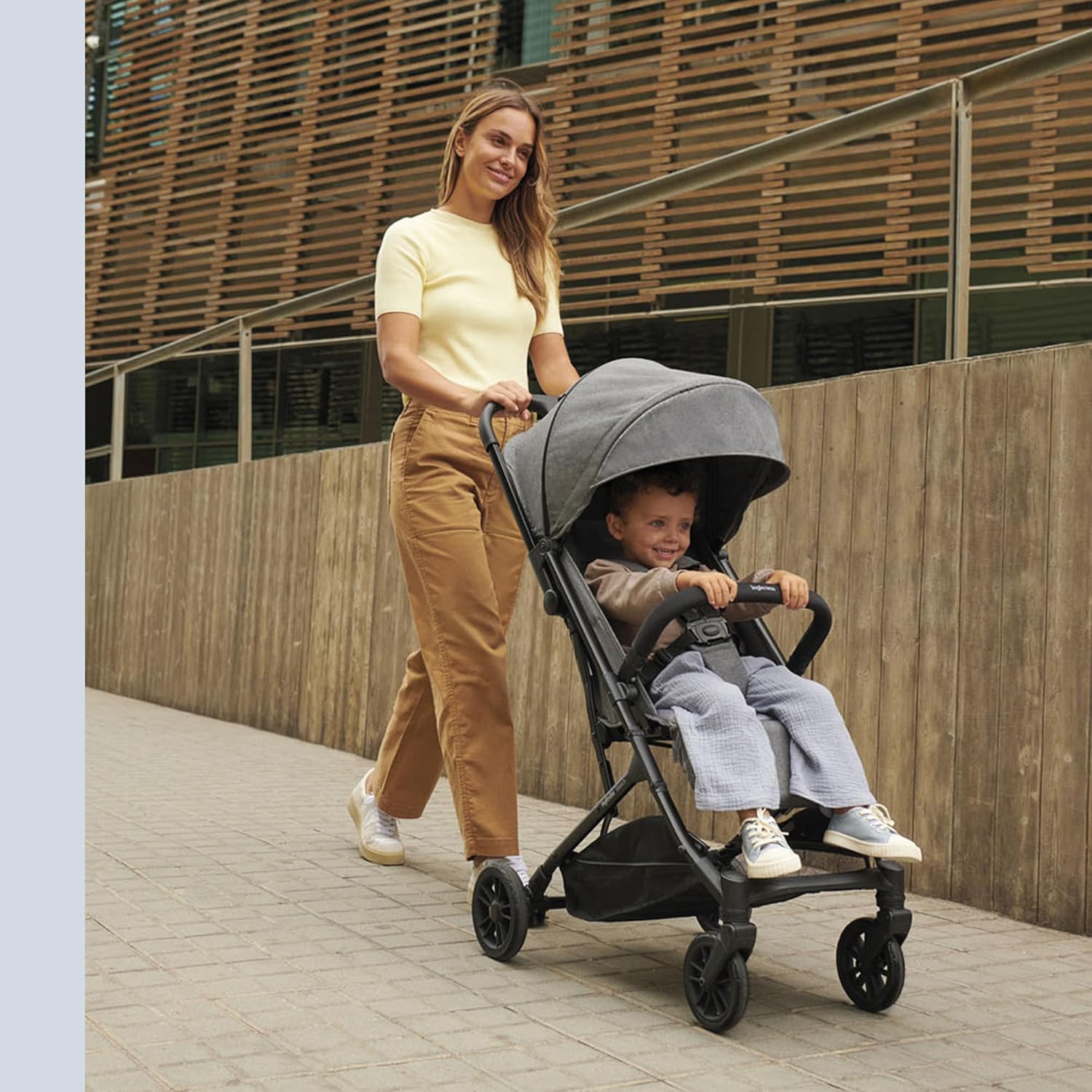 Inglesina Sketch Poussette Légère et Compacte, Bleu, Confortable, jusqu'à 17kg, Pliage à une main, UPF 50+