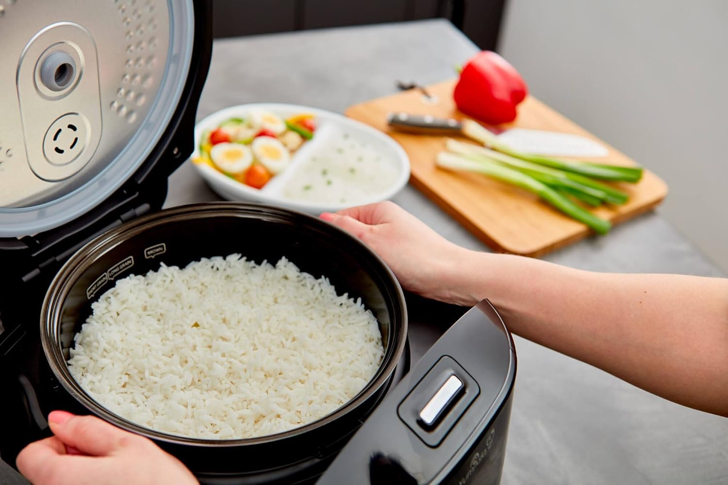 Yum Asia Bamboo Cuiseur à riz avec chauffage à induction (IH) et bol en céramique, 7 fonctions de cuisson au riz, 4 fonctions multicuiseurs, écran LED Motouch – 220-240V EU (Argent métallique)