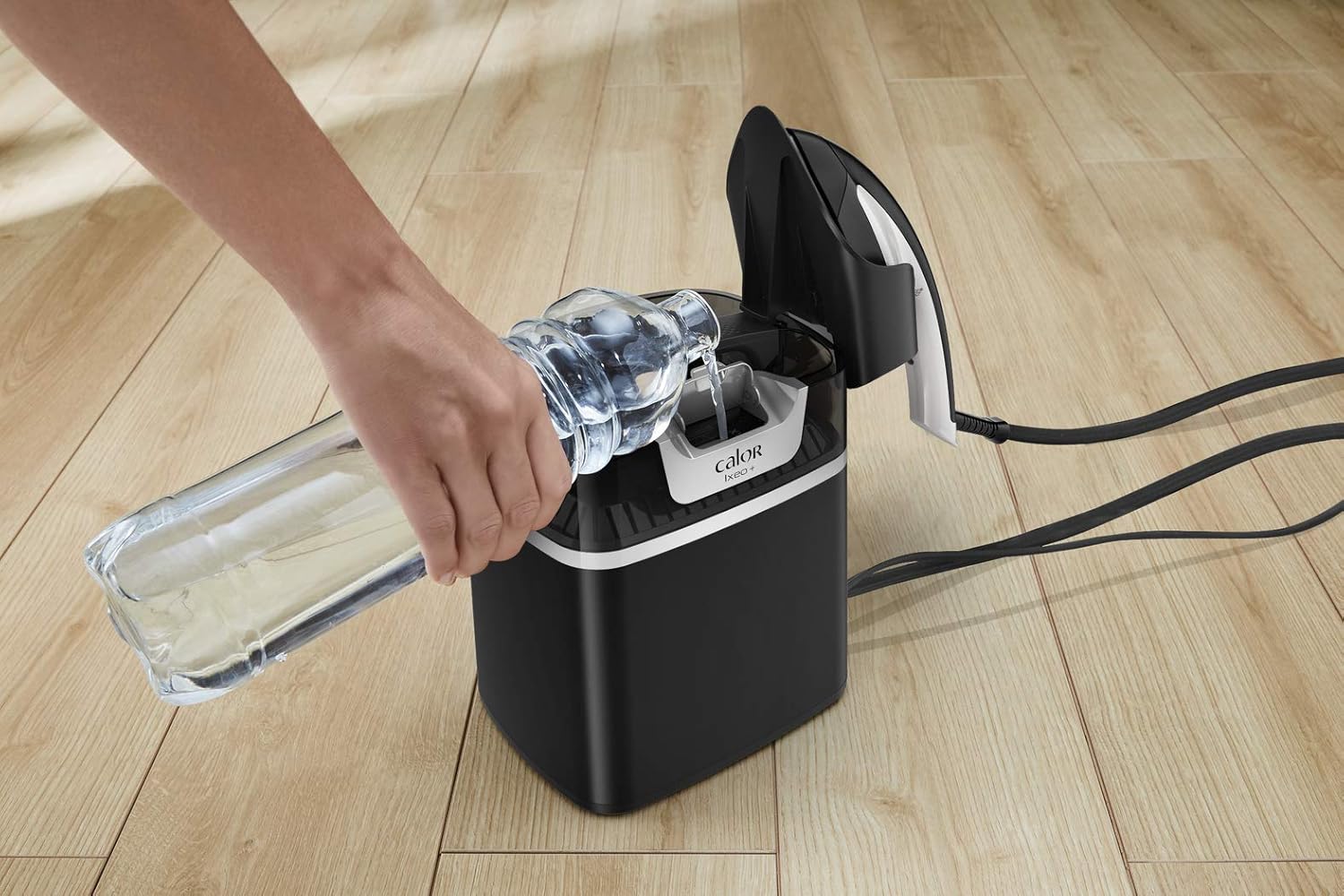 Calor Ixeo Power solution de défroissage tout-en-un, 2170 W, Fer à repasser avec planche Smartboard intégrée 3 positions, Pression d'une centrale vapeur de 5,8 bars, Fabriqué en France QT2020C0