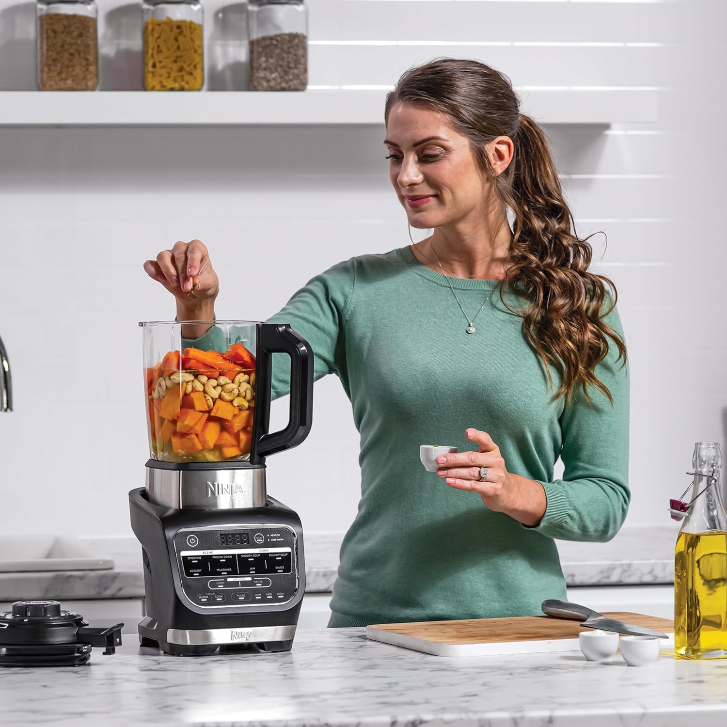 Ninja Foodi Mixeur & Soupe, 10 Programmes Auto-iQ, Verre 1.7L, Mixeur Chaud et Froid, Elément Chauffant Intégré, Programme de Nettoyage et Brosse, 1000W, Noir HB150EU