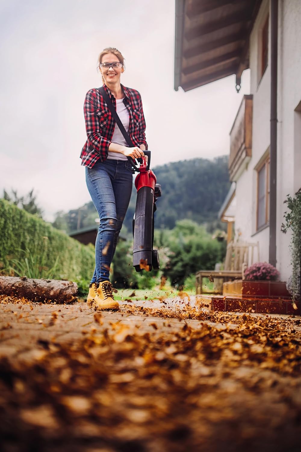 Einhell Akku-Laubsauger Laubblser GE-CL 36 Li E-Solo Power X-Change (Lithium-Ionen, 2 x 18 V, 210 km/h Luftgeschwindigkeit, bürstenloser Motor, 45 l-Fangsack, Tragegurt, ohne und Ladegert)