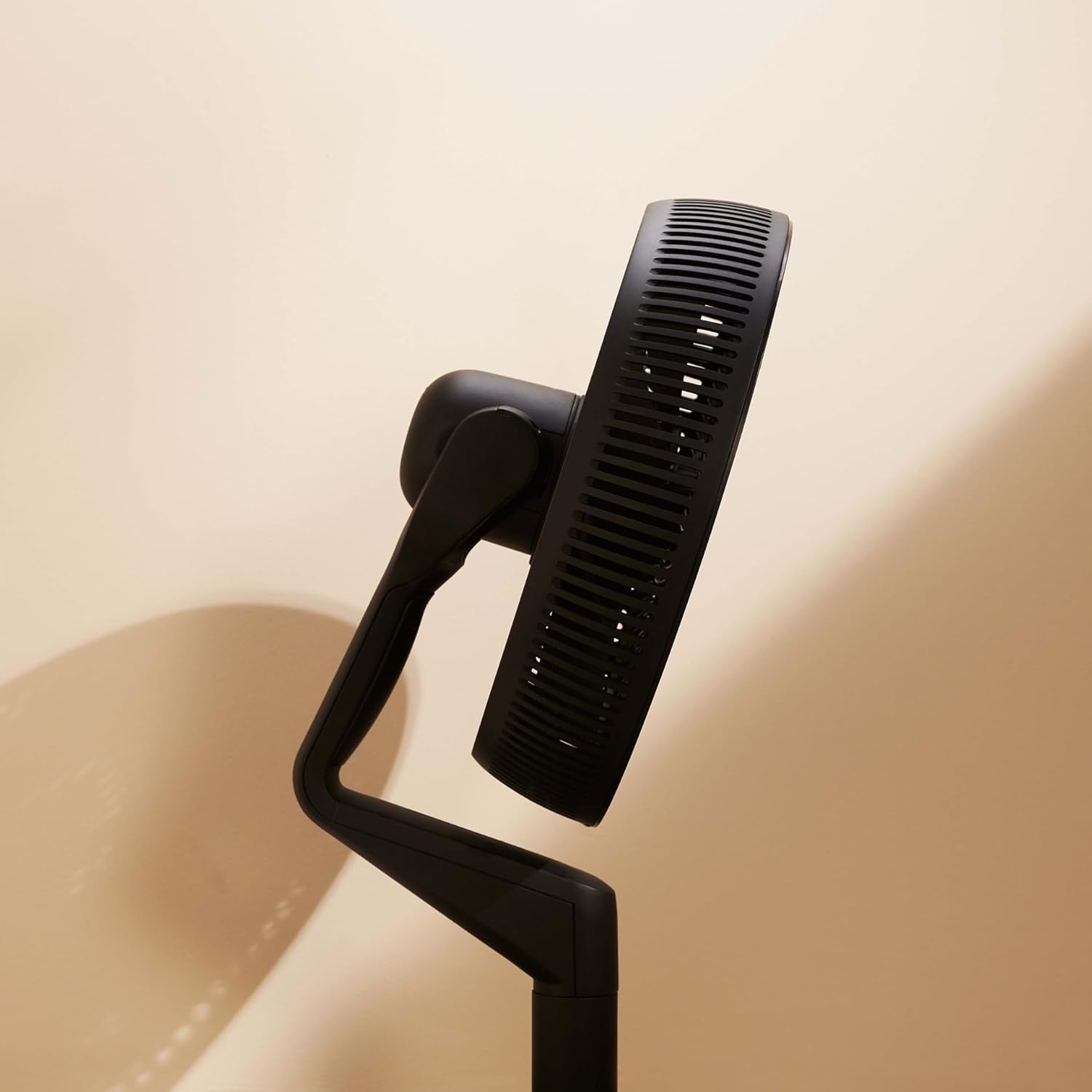 Duux whisper Flex Ultimate Blanc - Ventilateur sur pied - Ventilateur silencieux sur pied avec mode nuit et minuterie - Contrôle télécommande et smartphone - Batterie incluse