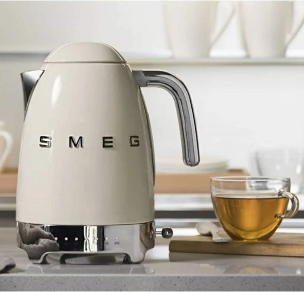 Smeg, Bouilloire à Température Variable KLF04BLEU 1,7 L, Plusieurs Température, Filtre Anticalcaire Lavable, Arrêt Automatique de Sécurité, Indicateur de Niveau d'Eau, Range Câble, 2400W, Noir