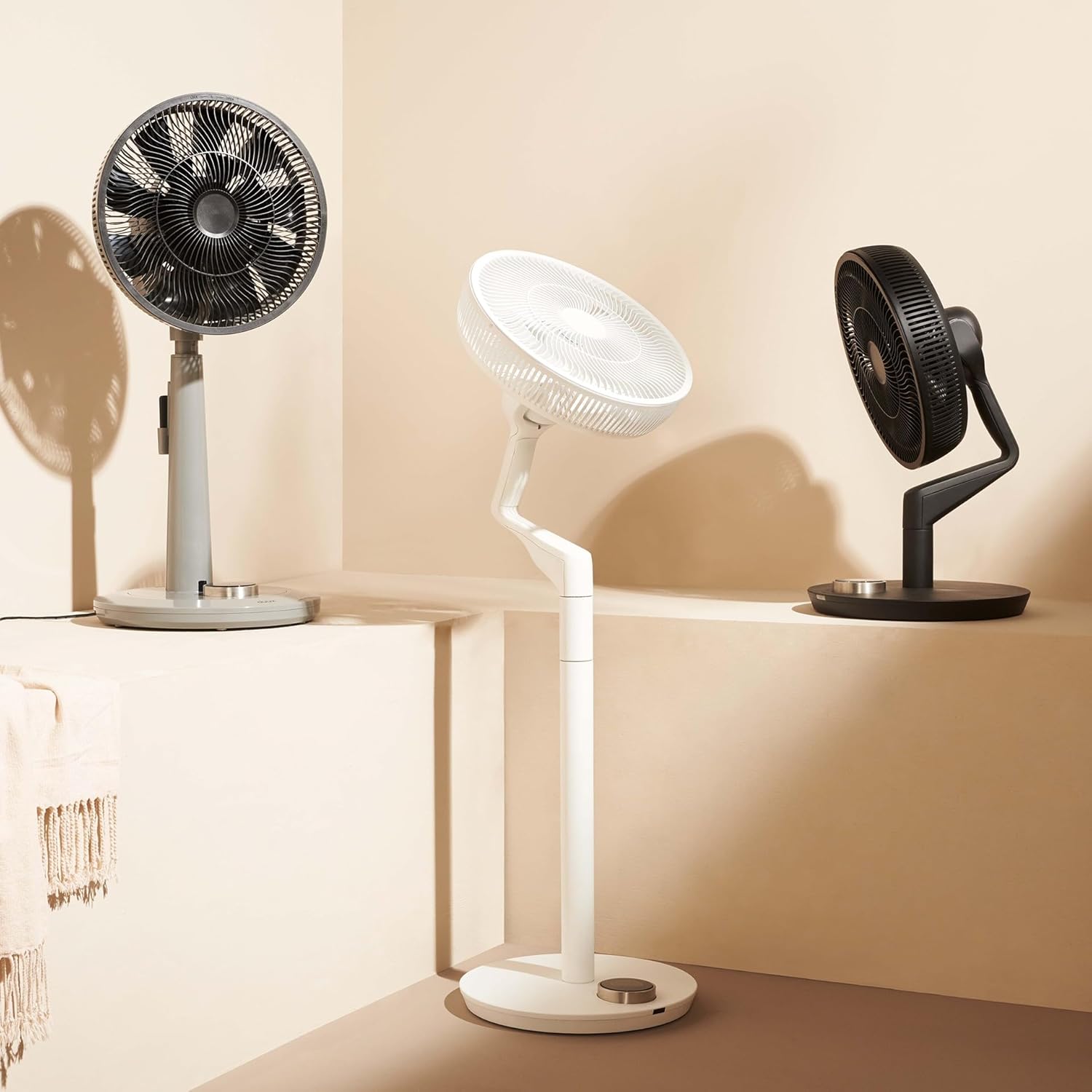 Duux whisper Flex Ultimate Blanc - Ventilateur sur pied - Ventilateur silencieux sur pied avec mode nuit et minuterie - Contrôle télécommande et smartphone - Batterie incluse