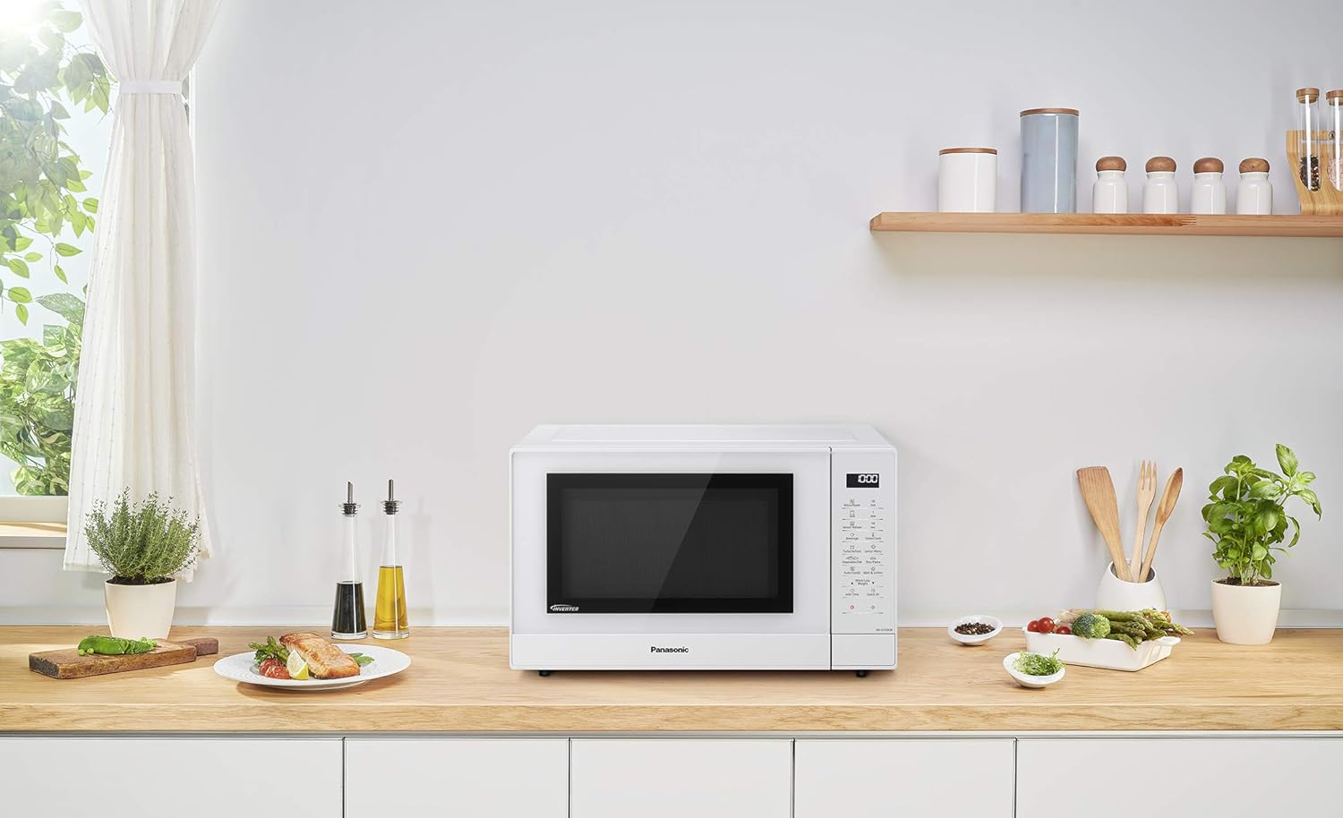 Panasonic NN-GT46KBSUG Four à Micro-ondes et Gril avec Plateau Tournant, 31 litres, Aacier Inoxydable, 1000 W, GrilL 1100 W, 24 Programmes Auto, Écran LCD, Capteur Genius, Menu Junior, Noir