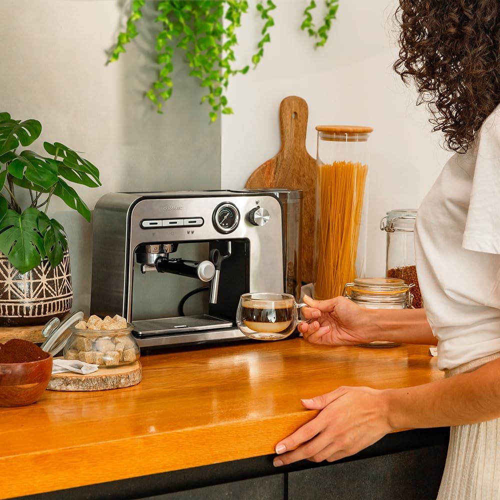 Cecotec Machine à café Express Power Espresso 20 Barista Cream. 2 Thermoblocks, 20Bars, Manomètre, Mode Auto pour 1 et 2 Café(s), Buse vapeur Orientable, Conduit pour Infusions, 2900W.