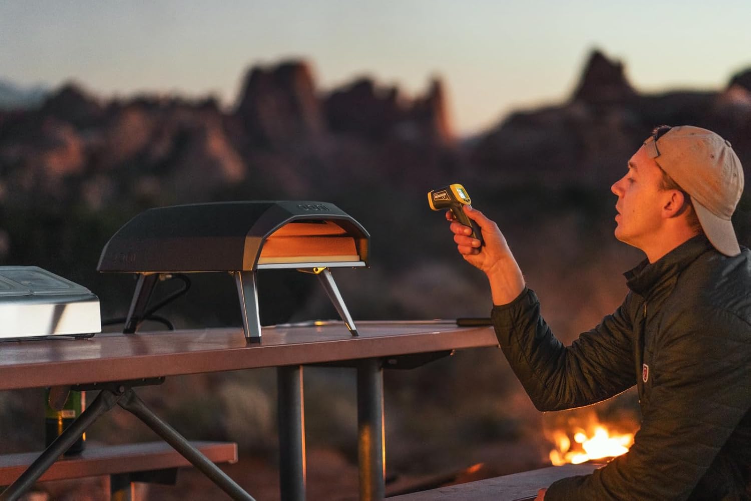 Ooni Koda 12 Four a Pizza Gaz 37 mBar Four a Pizza Exterieur Portable Four à Pizza Cuire d'authentiques Pizzas sur Pierre en 60 Sec Léger et Polyvalent pour Pizzas, Fours à Pizza Haute Performance